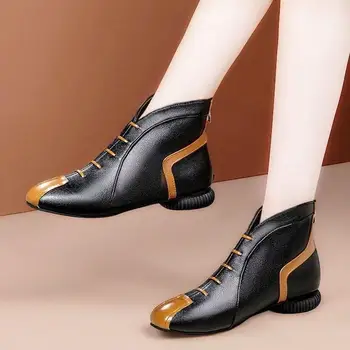 Женские осенне-зимние короткие ботинки с квадратным носком и застежкой-молнией сзади на низком каблуке в цветную полоску.
